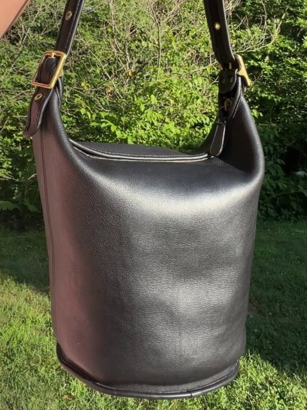 Coach Duffle Sac 9085 Black USA Made Glove Tanned Leather Bucket Shoulder Bag
